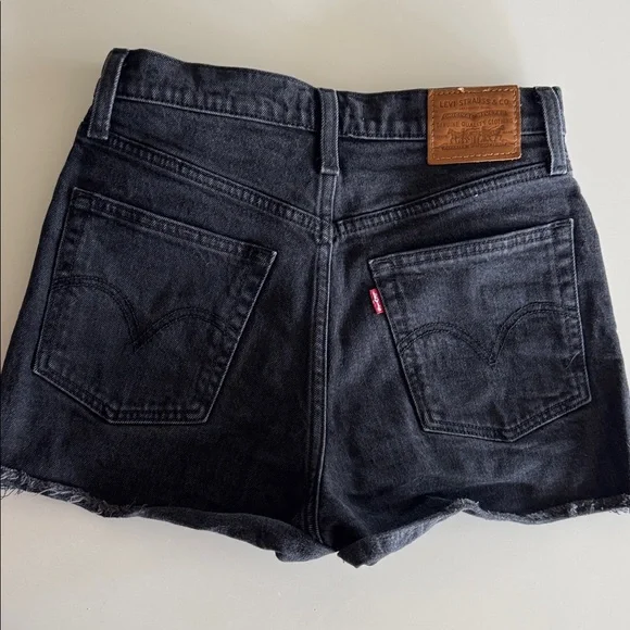 Levi's Ribcage Shorts - Picture 2 of 4